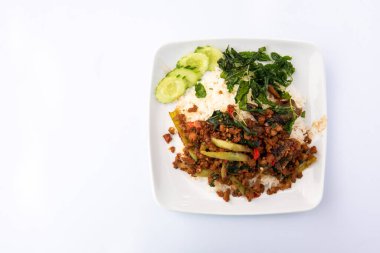 Pirinç üzerine Century Egg ile Fesleğeni Karıştır