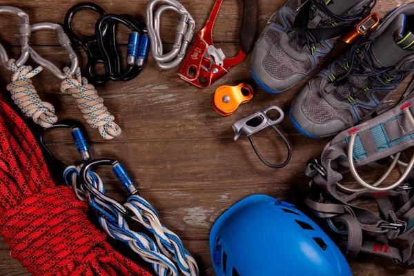 Équipement Escalade Pour Casque Alpinisme Randonnée Marteau Mousqueton Chaussures Trekking — Photo