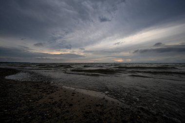 Hamburg, New York 'ta gün batımında Erie Gölü kıyısı