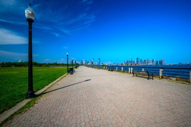 Liberty State Park 'tan New York Limanı, Manhattan ve Özgürlük Anıtı, Jersey City, NJ, ABD