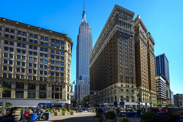 Herald Square 'de güneşli bir nisan günü, Manhattan, New York, ABD