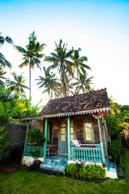 Endonezya, Bali, Ubud, Güneş doğarken havuzlu turistler için tipik villa