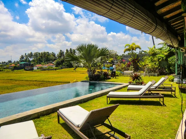 Indonesia Bali Ubud Villa Típica Para Turistas Con Piscina Amanecer —  Fotos de Stock