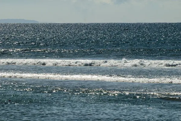 印度尼西亚巴厘岛Canggu海滩前的绿松石海 — 图库照片
