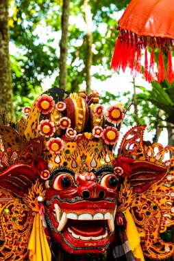 Tapınak kompleksi Taman Beji Griya Şelalesi, Kabupaten Badung, Bali, Endonezya 'daki Bali tanrı heykeli