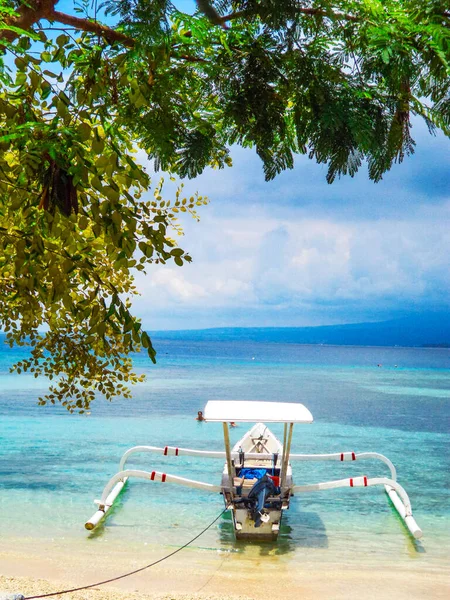 Tengerek Partok Gili Air Szigeten Hagyományos Balinéz Outrigger Halászhajóval Jukung — Stock Fotó