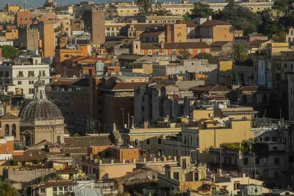 Tarihi Roma şehri Piazza Venezia, Roma, Lazio, İtalya, Avrupa 'daki Altare della Patria terasından ufuk çizgisi