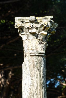 Antik Roma Sokak Sütunları Ostia Antika Roma 'yı harap etti İtalya Ostia Kazısı, havalimanının yanındaki antik Roma limanı MS 5. yüzyıla kadar Roma, Roma, Lazio, İtalya, Avrupa için limandı.