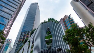 Singapur, Nisan 2024: Singapur 'da marina körfezi etrafında güzel bir mimari yapı gökdeleni