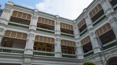 Singapur, Nisan 2024 - Singapur 'da 15 Ağustos 2012' de açılan Raffles Hotel, adını Singapur 'un kurucusu Sir Stamford Raffles' dan almıştır.