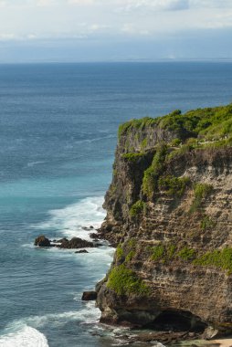 BALI APRIL 2024 - Bali Pura Luhur Uluwatu Tempel, Uluwatu ve Beautiful Cliff 'ten deniz manzarası. Endonezya, Bali 'de tatil