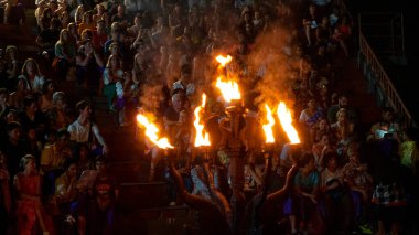 BALI APRIL 2024 - Kecak Dansı, Uluwatu Tapınağı, Bali, Endonezya