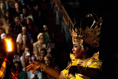 BALI APRIL 2024 - Kecak Dansı, Uluwatu Tapınağı, Bali, Endonezya