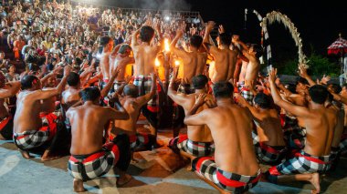BALI APRIL 2024 - Kecak Dansı, Uluwatu Tapınağı, Bali, Endonezya
