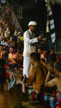 BALI APRIL 2024 - Kecak Dansı, Uluwatu Tapınağı, Bali, Endonezya