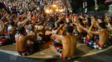 BALI APRIL 2024 - Kecak Dansı, Uluwatu Tapınağı, Bali, Endonezya