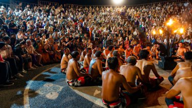 BALI APRIL 2024 - Kecak Dansı, Uluwatu Tapınağı, Bali, Endonezya