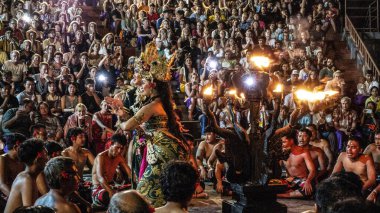 BALI APRIL 2024 - Kecak Dansı, Uluwatu Tapınağı, Bali, Endonezya