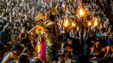 BALI APRIL 2024 - Kecak Dansı, Uluwatu Tapınağı, Bali, Endonezya