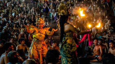 BALI APRIL 2024 - Kecak Dansı, Uluwatu Tapınağı, Bali, Endonezya