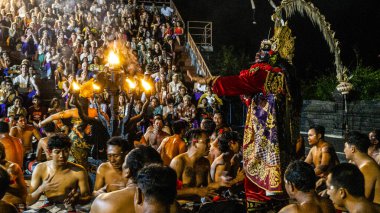 BALI APRIL 2024 - Kecak Dansı, Uluwatu Tapınağı, Bali, Endonezya