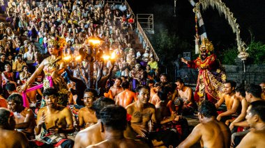 BALI APRIL 2024 - Kecak Dansı, Uluwatu Tapınağı, Bali, Endonezya