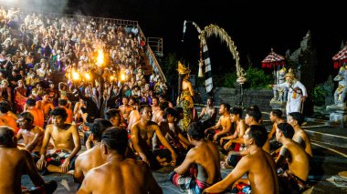 BALI APRIL 2024 - Kecak Dansı, Uluwatu Tapınağı, Bali, Endonezya