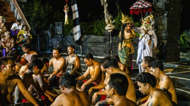 BALI APRIL 2024 - Kecak Dansı, Uluwatu Tapınağı, Bali, Endonezya
