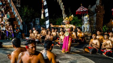 BALI APRIL 2024 - Kecak Dansı, Uluwatu Tapınağı, Bali, Endonezya