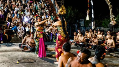 BALI APRIL 2024 - Kecak Dansı, Uluwatu Tapınağı, Bali, Endonezya