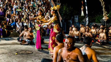 BALI APRIL 2024 - Kecak Dansı, Uluwatu Tapınağı, Bali, Endonezya