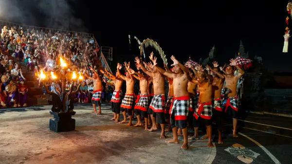 BALI APRIL 2024 - Kecak Dansı, Uluwatu Tapınağı, Bali, Endonezya