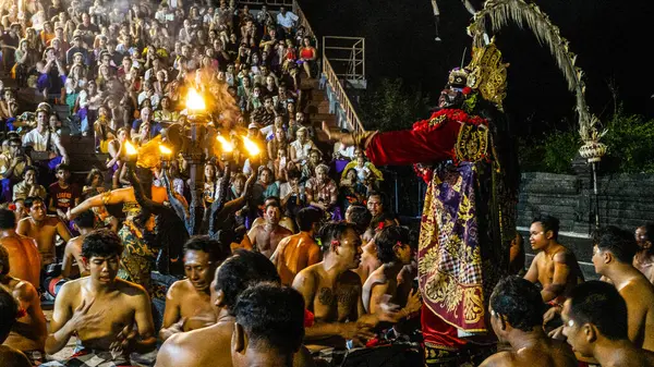 BALI APRIL 2024 - Kecak Dansı, Uluwatu Tapınağı, Bali, Endonezya