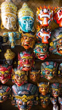 Tanrı ve Buddah Endonezya, Bali 'de satılık hatıraları maskeliyor.. 