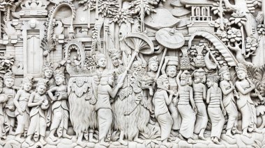 Bali MARCH 2024 - Endonezya, Bali 'de bir duvarda Bali hayat anlarının kabartma heykeli