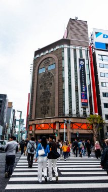 Japonya, Nisan 2024: Tokyo gökdelenlerinin sisli şehir manzarası, Japonya