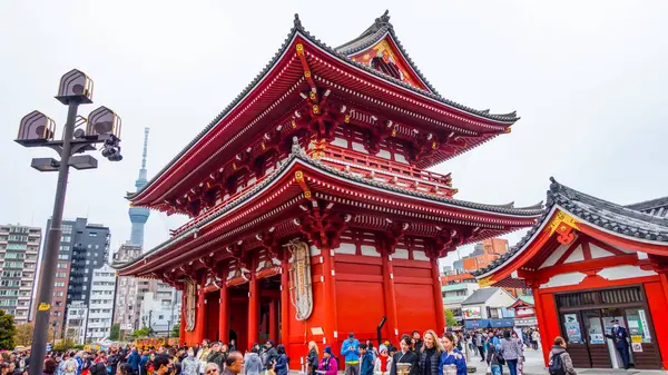 Stock image TOKYO, JAPAN  APRIL 2024: blooming on Nakamise Dori in Sensoji shrine. Sensoji temple at Japan.