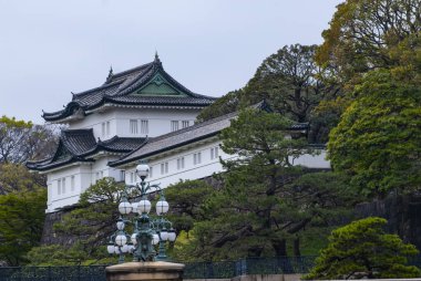 Tokyo, Japonya Nisan 2024 Tokyo İmparatorluk Sarayı, Tokyo İmparatorluk Sarayı ve Mevsim Ishibashi Köprüsü
