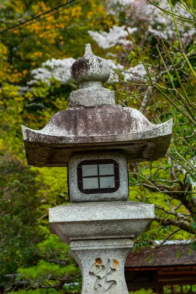 Japonya, KYOTO Nisan 2024: Kyoto, Japonya 'daki Otoyo Tapınağı. Tapınak ilk olarak 887 'de inşa edildi..