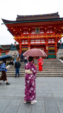 Japonya, KYOTO Nisan 2024: Japonya 'nın Kyoto kentindeki Fushimiinari Taisha ShrineTemple' ın güzel mimarisi