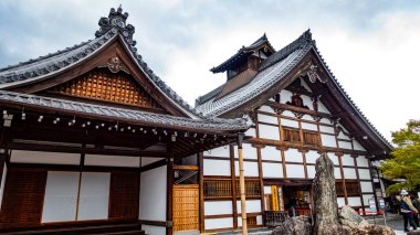 Japonca, KYOTO Nisan 2024: Arashiyama, Kyoto, Japonya 'daki Tenryu-ji Tapınağı