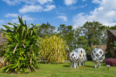 Nuanu Yaratıcı Şehir 'de ruhun ışıkları, Ağustos 2025, Bali, Endonezya. Nuanu, Endonezya 'nın Bali kentinde 44 hektarlık bir yaratıcı şehir..