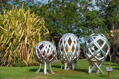 Nuanu Yaratıcı Şehir 'de ruhun ışıkları, Ağustos 2025, Bali, Endonezya. Nuanu, Endonezya 'nın Bali kentinde 44 hektarlık bir yaratıcı şehir..