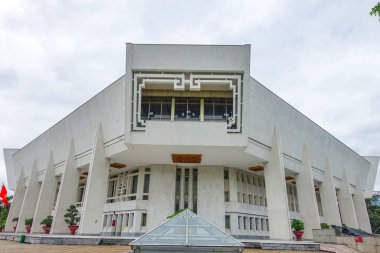 Ho Chi Minh Müzesi, Hanoi, Vietnam. Müze Vietnam Başkanı Ho Chi Minh 'e ve Vietnam' ın yabancı güçlere karşı devrimci mücadelesine adanmıştır. Müze, Başkan Ho Chi Min 'in mozolesinin mimari topluluğunun bir parçasıdır.