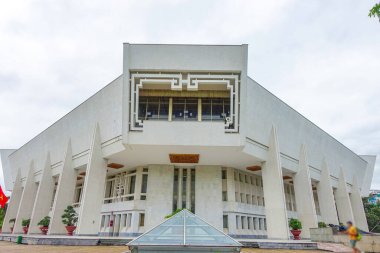 Ho Chi Minh Müzesi, Hanoi, Vietnam. Müze Vietnam Başkanı Ho Chi Minh 'e ve Vietnam' ın yabancı güçlere karşı devrimci mücadelesine adanmıştır. Müze, Başkan Ho Chi Min 'in mozolesinin mimari topluluğunun bir parçasıdır.