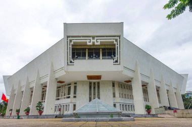 Ho Chi Minh Müzesi, Hanoi, Vietnam. Müze Vietnam Başkanı Ho Chi Minh 'e ve Vietnam' ın yabancı güçlere karşı devrimci mücadelesine adanmıştır. Müze, Başkan Ho Chi Min 'in mozolesinin mimari topluluğunun bir parçasıdır.