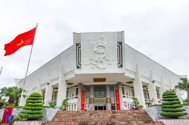Ho Chi Minh Müzesi, Hanoi, Vietnam. Müze Vietnam Başkanı Ho Chi Minh 'e ve Vietnam' ın yabancı güçlere karşı devrimci mücadelesine adanmıştır. Müze, Başkan Ho Chi Min 'in mozolesinin mimari topluluğunun bir parçasıdır.