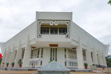 Ho Chi Minh Müzesi, Hanoi, Vietnam. Müze Vietnam Başkanı Ho Chi Minh 'e ve Vietnam' ın yabancı güçlere karşı devrimci mücadelesine adanmıştır. Müze, Başkan Ho Chi Min 'in mozolesinin mimari topluluğunun bir parçasıdır.