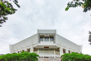 Ho Chi Minh Müzesi, Hanoi, Vietnam. Müze Vietnam Başkanı Ho Chi Minh 'e ve Vietnam' ın yabancı güçlere karşı devrimci mücadelesine adanmıştır. Müze, Başkan Ho Chi Min 'in mozolesinin mimari topluluğunun bir parçasıdır.