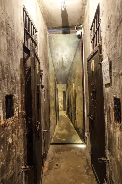 Maison Centrale, Hanoi, Vietnam. Hoa Lo Hapishanesi, nam-ı diğer Hanoi Hilton ABD-Vietnam Savaşı sırasında. Fransızlar tarafından hapsedilenler için Azim ve Ebedi Zafer Anıtı. Temmuz 2025.